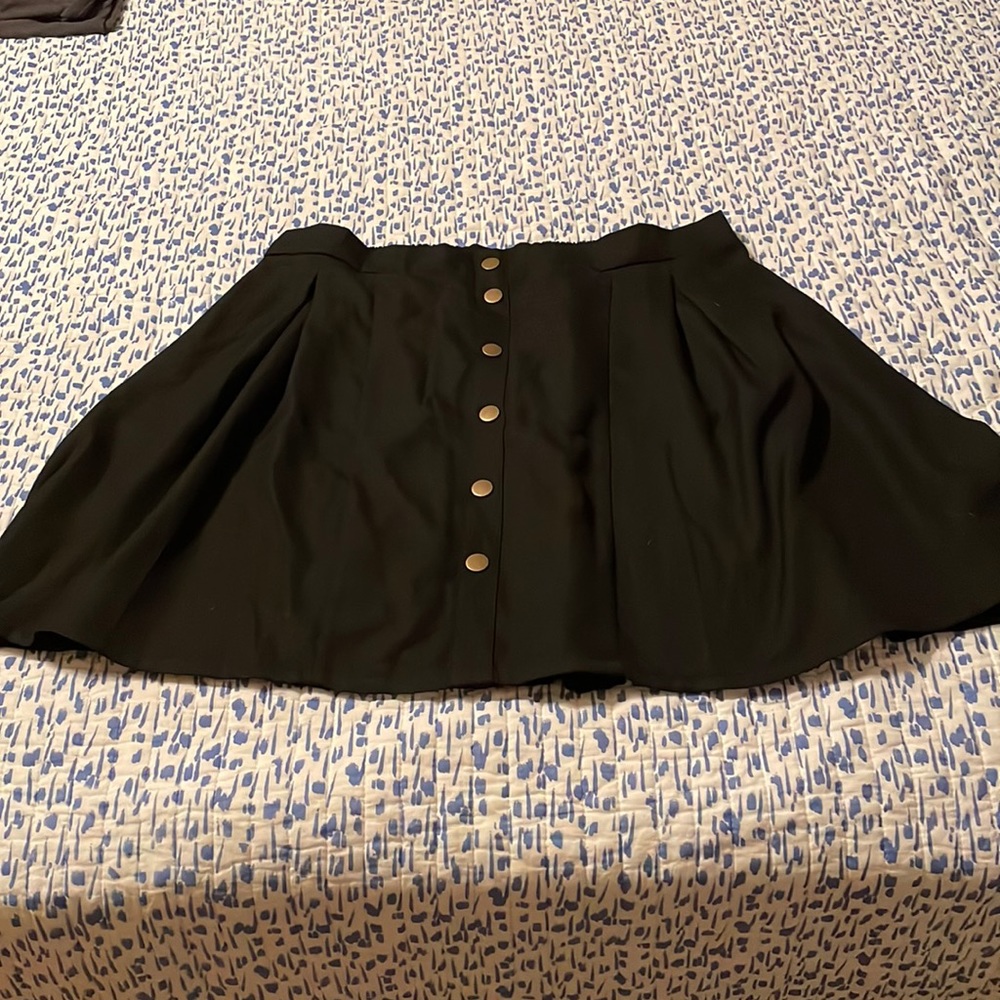 Black button skirt